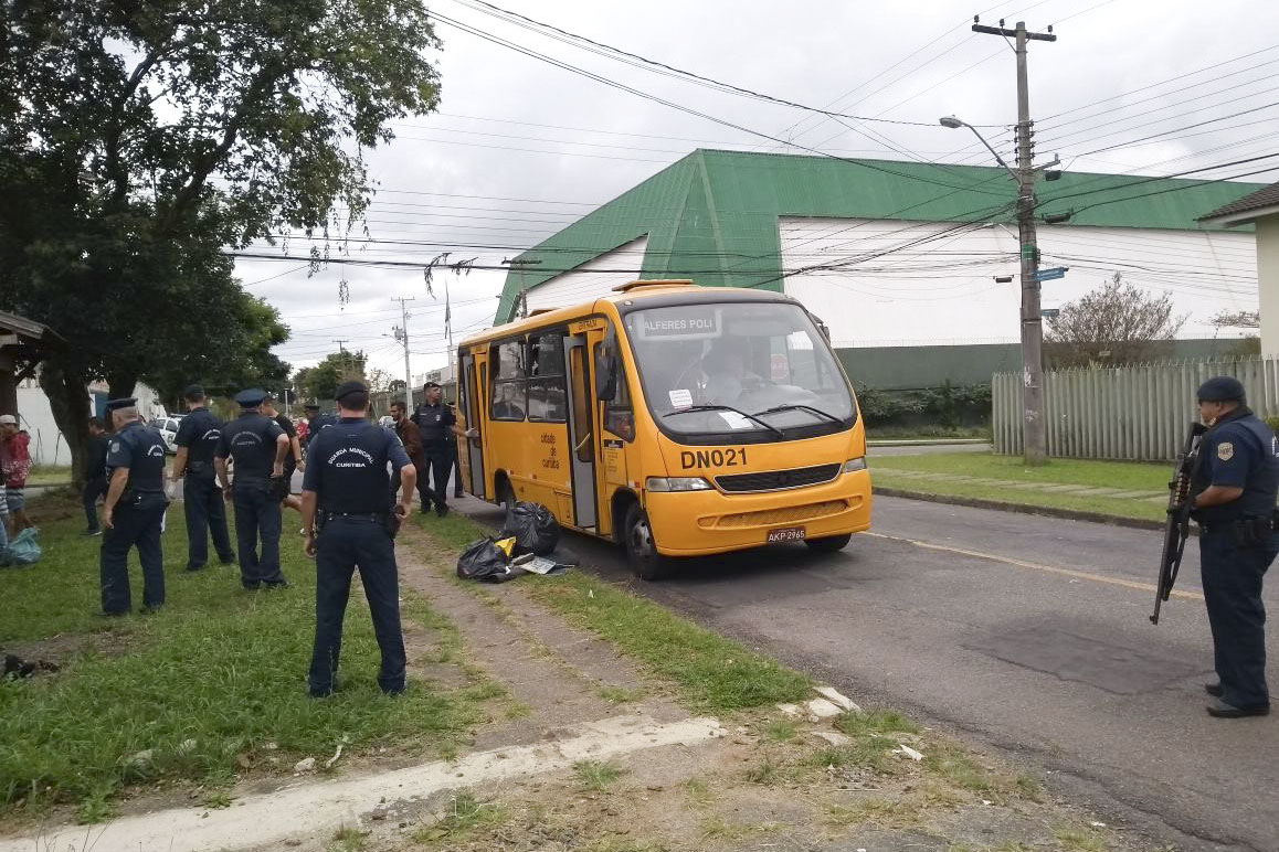 Em Busca De Fura Catracas Guarda Municipal Acha Armas E Droga