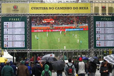 TERCEIRA TRANSMISSÃO AO VIVO EM TELÃO DO JOGO DO BRASIL NA COPA DO