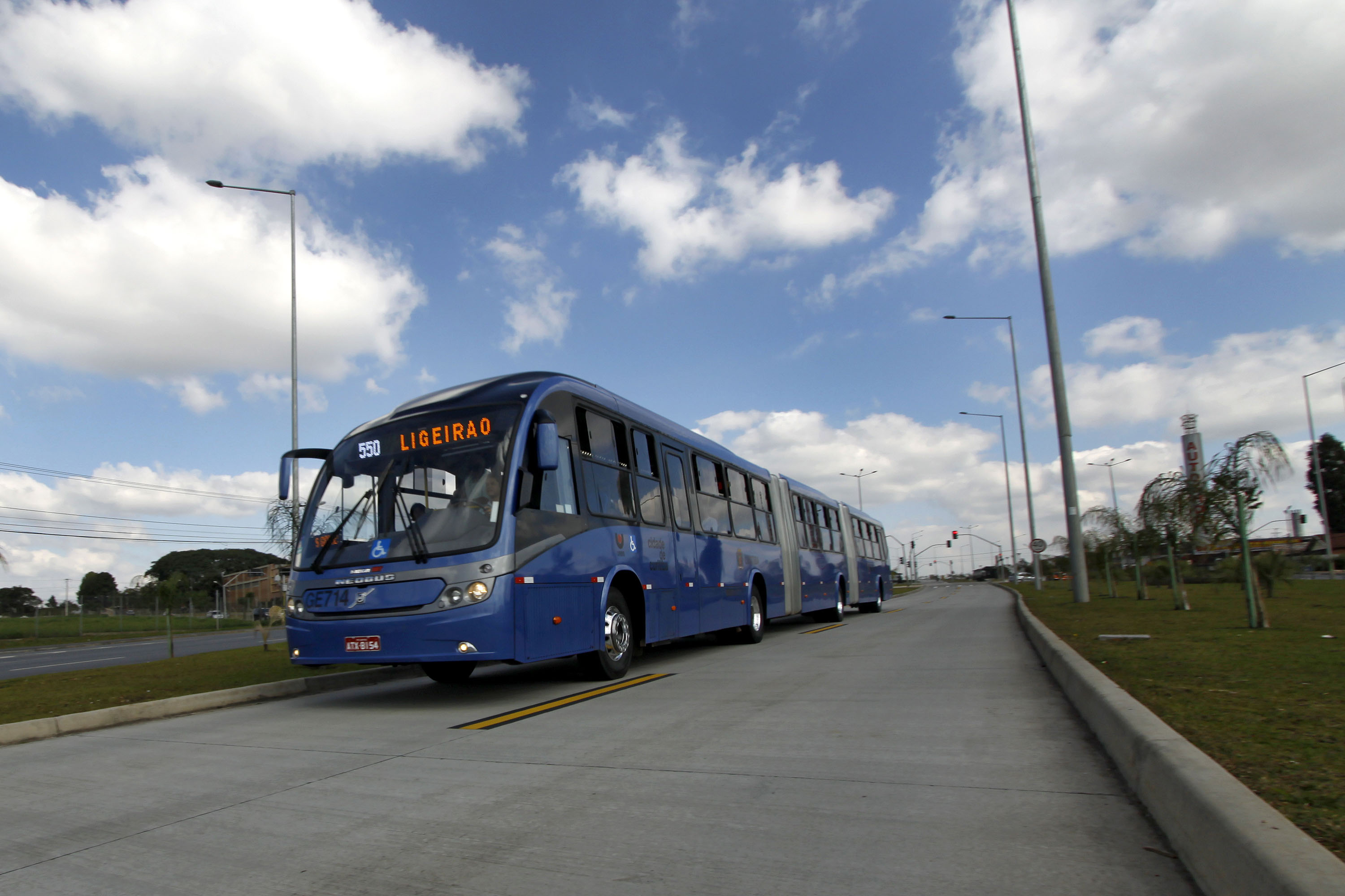 Curitiba expõe ligeirão em feira de transporte em SP Prefeitura de Curitiba Curitiba expõe ligeirão em feira de transporte em SP Prefeitura de Curitiba