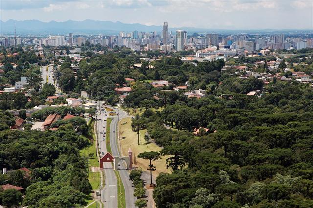 Curitiba tem a melhor qualidade do ar entre as cidades de grande porte do Brasil. A informação tem como base pesquisa inédita da Organização Mundial da Saúde (OMS).
Foto: Maurilio Cheli/SMCS (arquivo)