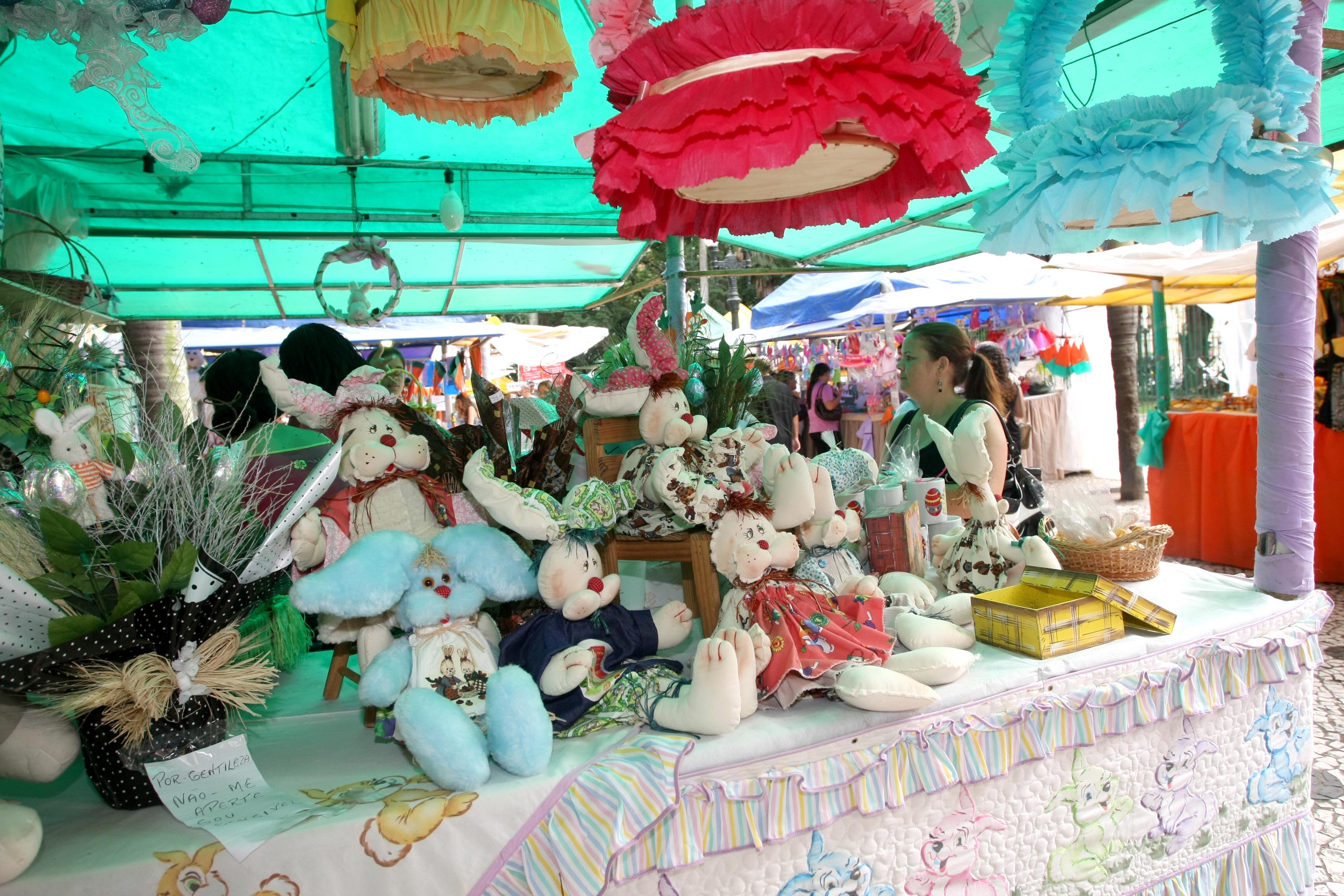 Feira de Páscoa começa nesta quarta (29) nas praças Osório e Santos Andrade  - RIC Mais