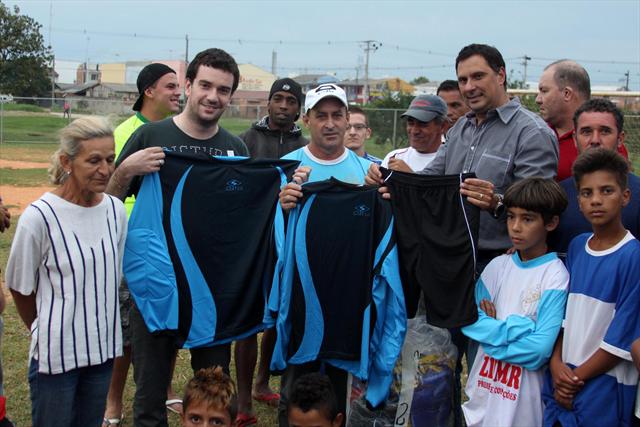 Prefeitura de Ouro Branco entrega fardamento para todos os alunos