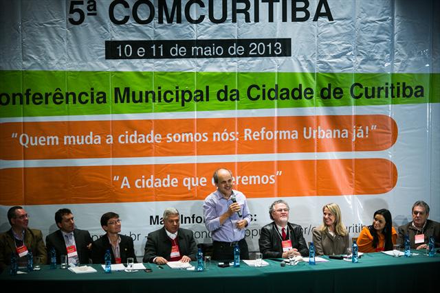 O prefeito Gustavo Fruet participou da abertura da 5ª Conferência da Cidade de Curitiba (ComCuritiba), que teve início na manhã desta sexta-feira (10), no Teatro da Reitoria, com a participação de cerca de 500 pessoas.
Foto: Maurilio Cheli/SMCS