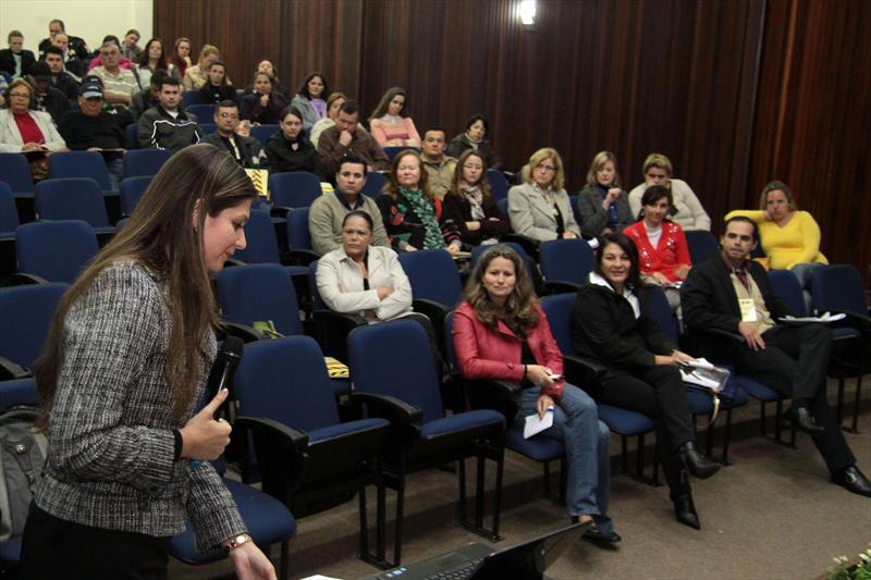 Os principais pontos do projeto de lei da Política Municipal de Educação para o Trânsito foram apresentados e discutidos nesta segunda-feira (23) em um fórum da Semana Nacional do Trânsito, que está sendo organizada pela Secretaria Municipal do Trânsito (Setran) no Sest/Senat, no bairro Boqueirão.
Foto: Valdecir Galor/SMCS