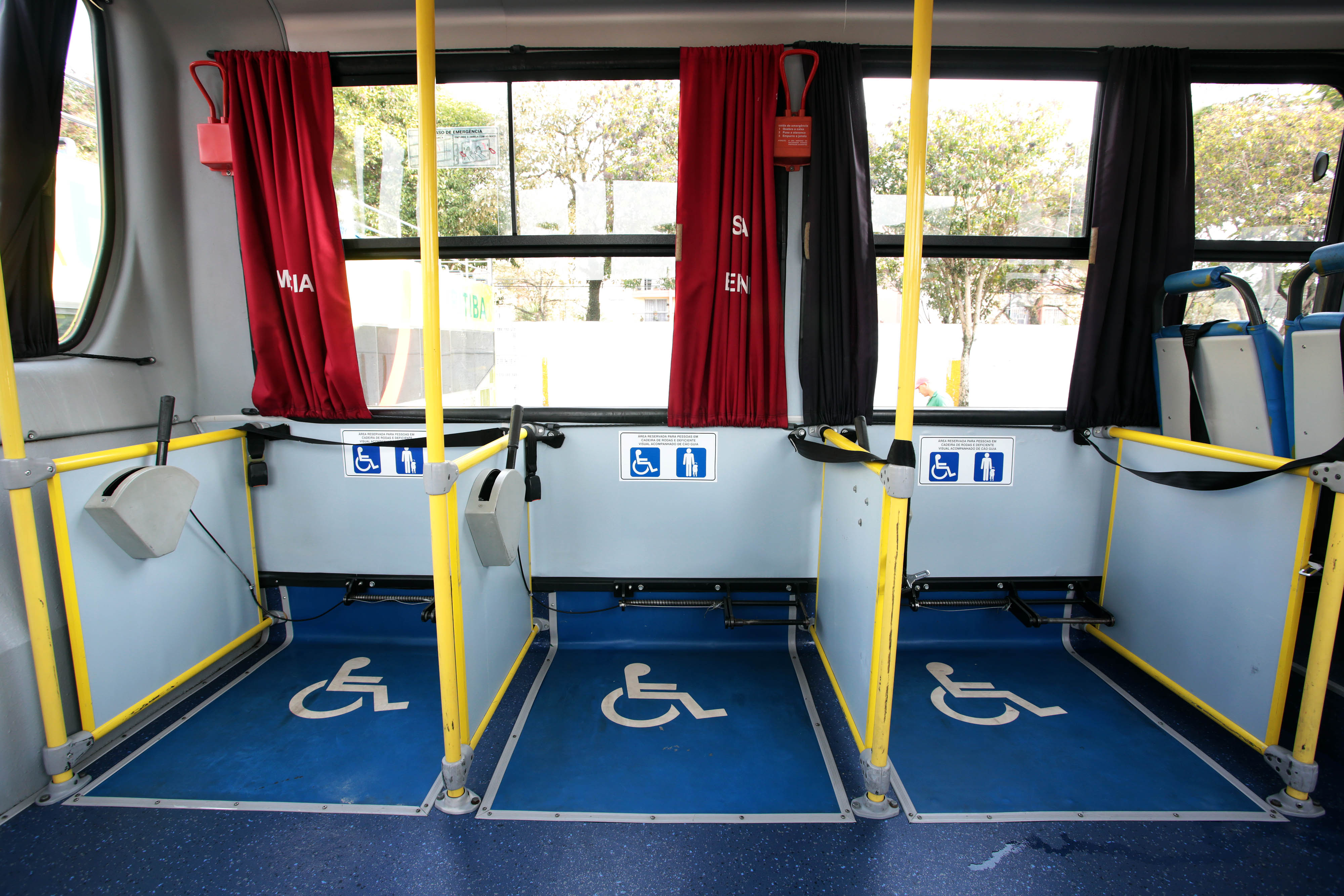 Em dias de jogos, ônibus irão transportar usuário de cadeira de rodas até a  Arena - Prefeitura de Curitiba