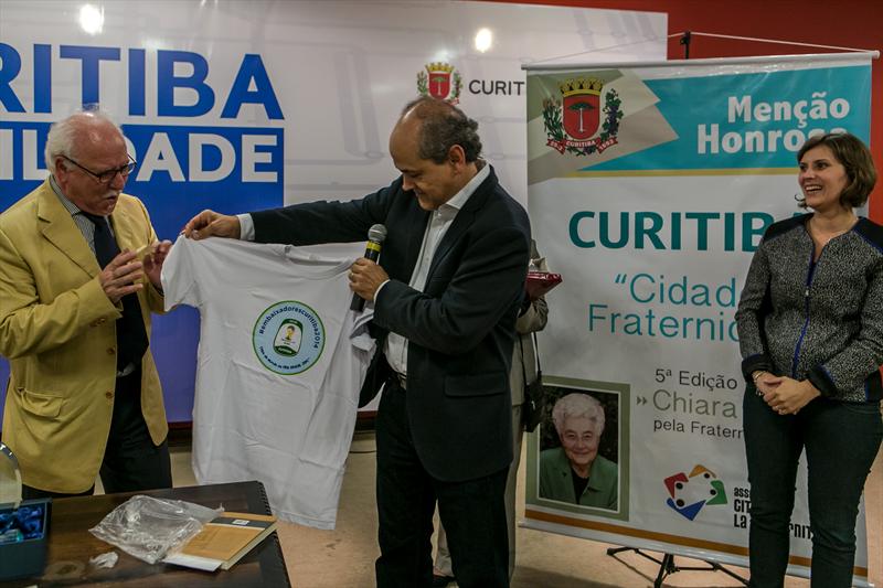 A cidade de Curitiba recebeu, na noite desta quinta-feira (24), no Salão Brasil, o prêmio "Chiara Lubich pela Fraternidade", oferecido pela associação italiana Cittá Per La Fraternitá (Cidades Pela Fraternidade).
Foto: Maurilio Cheli/sMCS