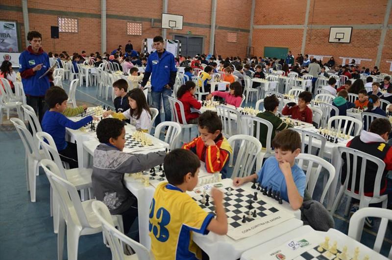 3ª Etapa da 1ª Copa Curitiba de Xadrez reuniu 800 competidores - Prefeitura  de Curitiba