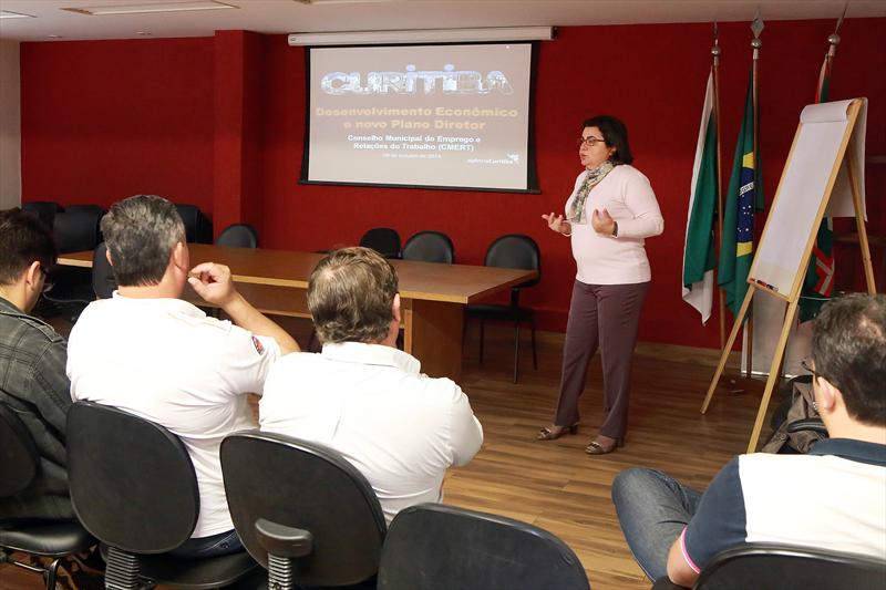 A revisão do Plano Diretor de Curitiba foi discutida na manhã desta quarta-feira (08) durante a reunião ordinária do Conselho Municipal do Emprego e Relações do Trabalho de Curitiba (CMERT).
Foto: Valdecir Galor/SMCS