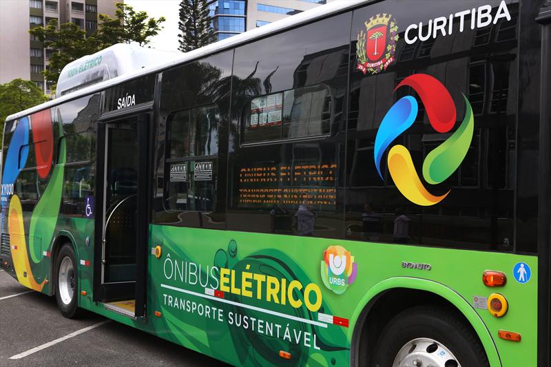 A Urbs inicia nesta quinta-feira (11) um período de testes com um ônibus movido exclusivamente a eletricidade e com um carro elétrico, ambos produzidos pela empresa chinesa BYD.
Curitiba, 12/11/2014
Foto:Cesar Brustolin/SMCS