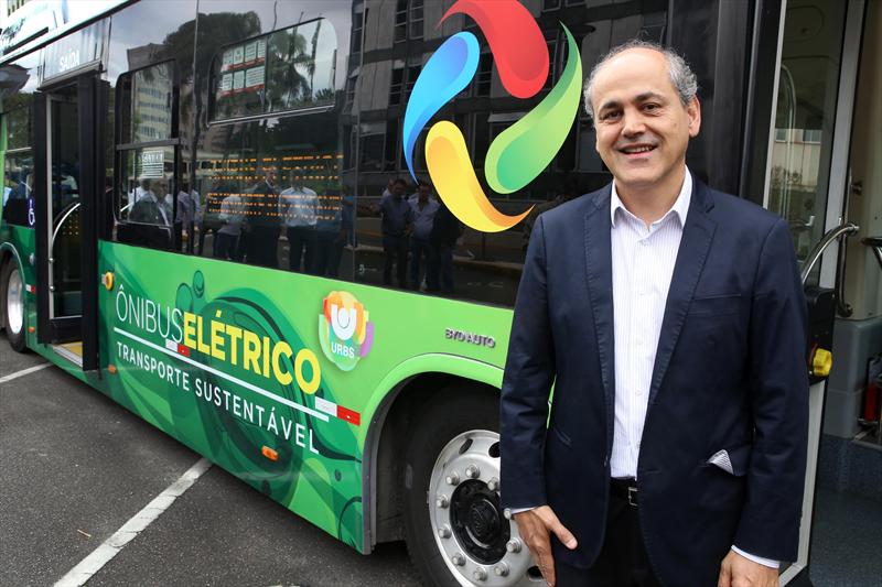 A Urbs inicia nesta quinta-feira (11) um período de testes com um ônibus movido exclusivamente a eletricidade e com um carro elétrico, ambos produzidos pela empresa chinesa BYD.
Curitiba, 12/11/2014
Foto:Cesar Brustolin/SMCS