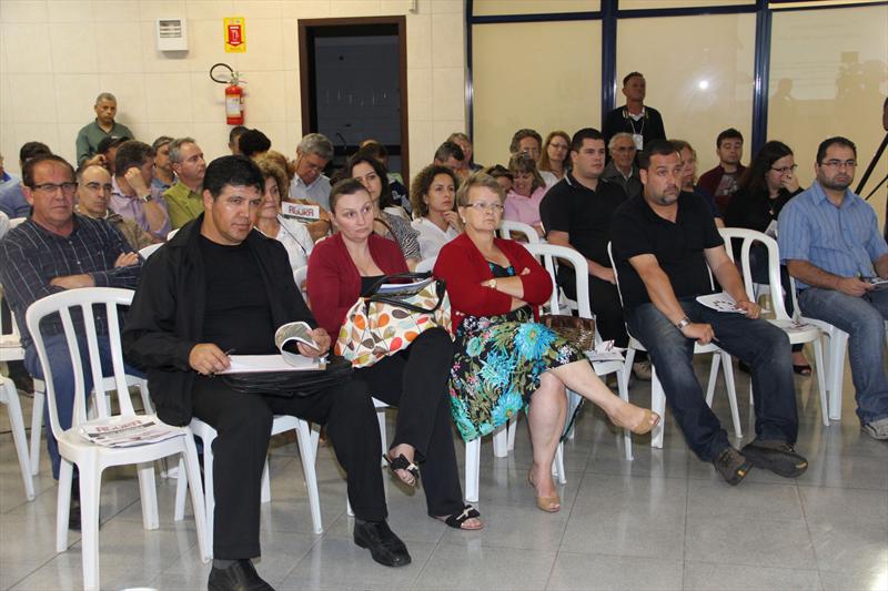 Mais de 160 pessoas acompanharam a audiência pública de revisão do Plano Diretor de Curitiba, na noite desta quinta-feira (13), realizada na Regional Boqueirão, na sede do SEST-SENAT.
Foto: Lucilia Giomarães