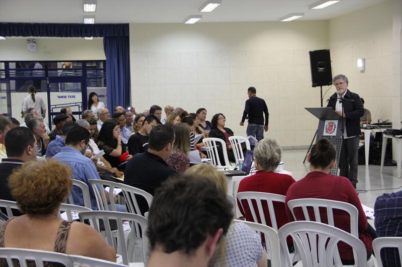 Mais de 160 pessoas acompanharam a audiência pública de revisão do Plano Diretor de Curitiba, na noite desta quinta-feira (13), realizada na Regional Boqueirão, na sede do SEST-SENAT.
Foto: Lucilia Giomarães