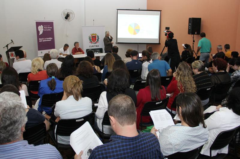 Audiência pública da Regional Boa Vista realizada na noite dessa quarta-feira (19).
Foto: Lucilia Guimarães