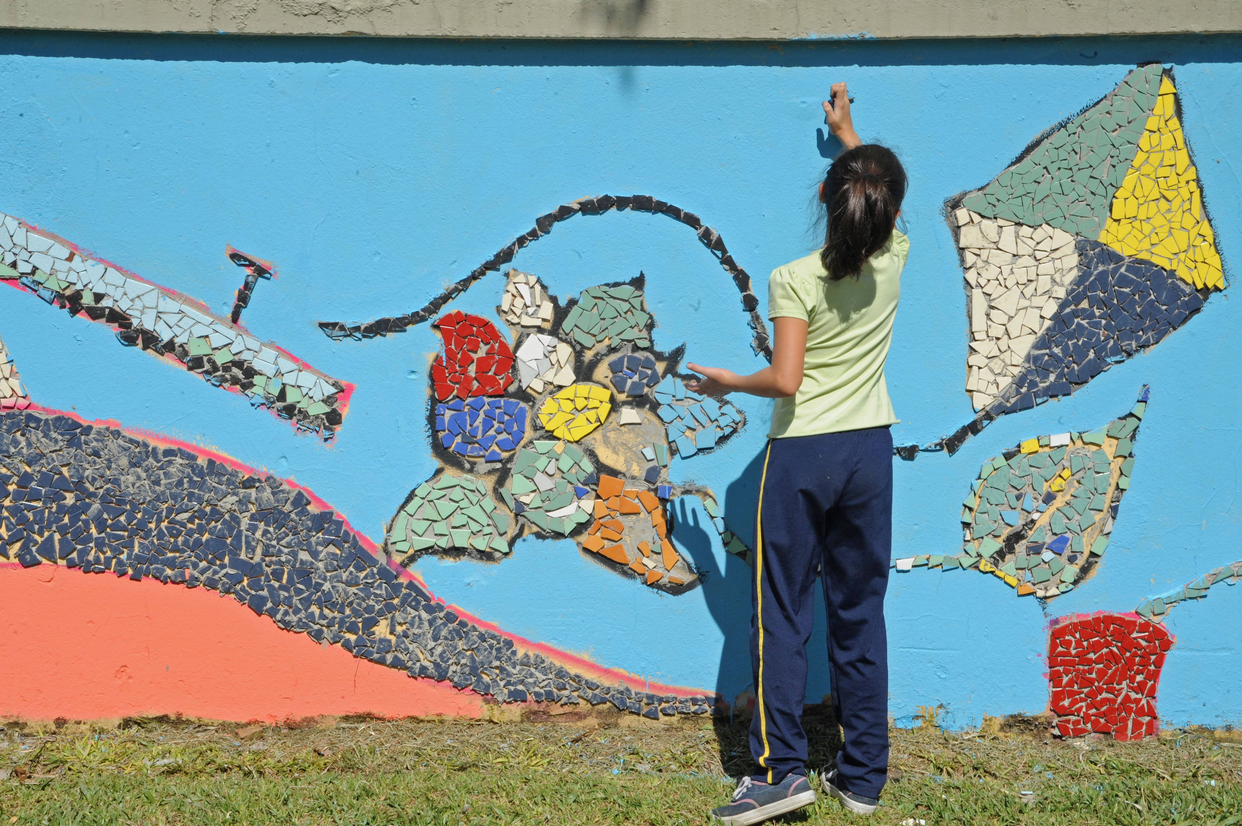 Menos Corroer Skalk Muro de escola se transforma com mosaico montado por estudantes -  Prefeitura de Curitiba