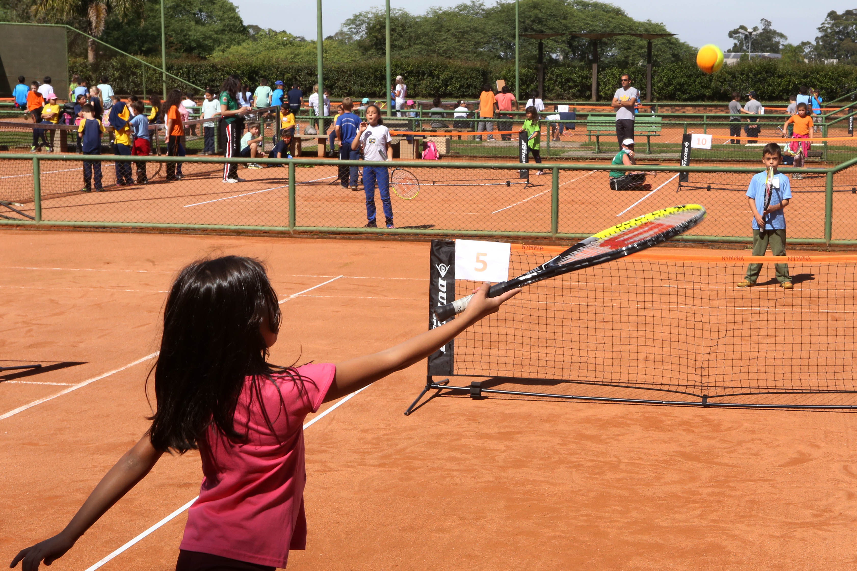 Cerca de 3 mil pessoas já foram acompanhar os jogos de tênis do Festval  Challenger em Curitiba