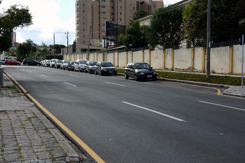 Rua Francisco Rocha tem obras finalizadas em trecho próximo a shopping Prefeitura de Curitiba