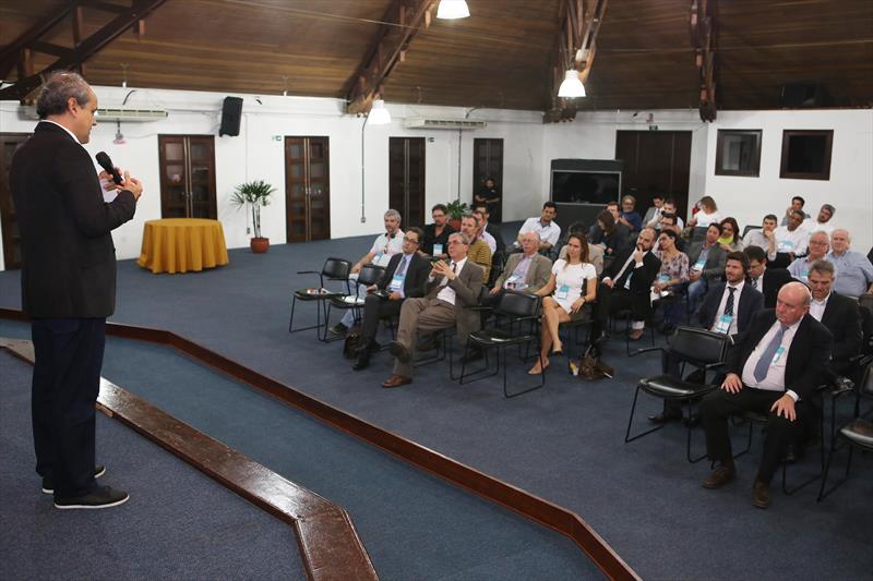 Congresso Franco-Brasileiro, no Salão de Atos do Parque Barigui.
-Na imagem, prefeito Gustavo Fruet.
Curitiba, 18/09/2015 - 
Foto:Cesar Brustolin/SMCS