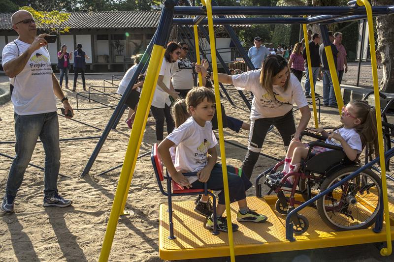 O Passeio Público de Curitiba ganhou nesta terça-feira (22) o primeiro playground adaptado para crianças com deficiência de Curitiba.
Curitiba, 22/09/2015 - 
Foto: Maurilio Cheli/SMCS