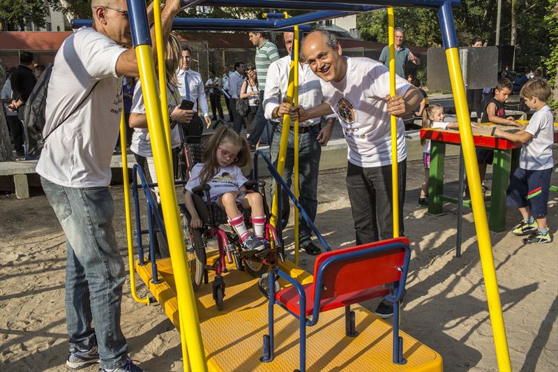 O Passeio Público de Curitiba ganhou nesta terça-feira (22) o primeiro playground adaptado para crianças com deficiência de Curitiba.
Curitiba, 22/09/2015 - 
Foto: Maurilio Cheli/SMCS