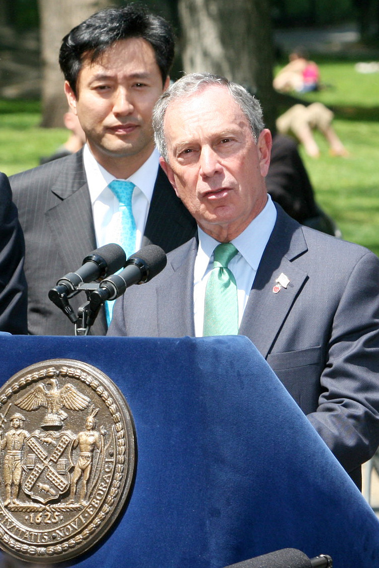 Ex-prefeito de Nova York, Michael Bloomberg discute mudanças climáticas e  desafios do mercado na Expert XP