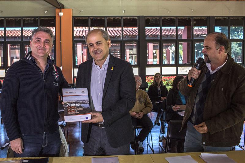 Prefeito Gustavo Fruet divulga resaultado inventário de emissões de gases do efeito estufa.
Foto: Maurilio Cheli/SMCS