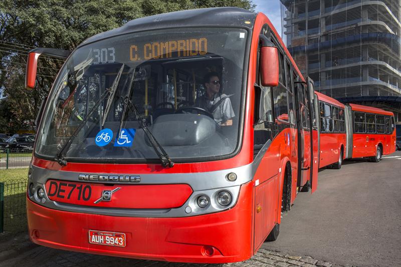 Os ciclistas de Curitiba passam a contar, a partir desta sexta-feira (10), com a possibilidade de embarcar sua bicicleta em um ônibus da linha Centenário/Campo Comprido.
Curitiba, 10/06/2016 - 
Foto: Maurilio Cheli/SMCS