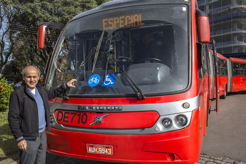 Os ciclistas de Curitiba passam a contar, a partir desta sexta-feira (10), com a possibilidade de embarcar sua bicicleta em um ônibus da linha Centenário/Campo Comprido.
Curitiba, 10/06/2016 - 
Foto: Maurilio Cheli/SMCS