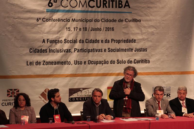 Teve início na noite desta quarta-feira (15), a 6ª Conferência da Cidade de Curitiba (6ª COMCURITIBA), realizada pelo Instituto de Pesquisa e Planejamento Urbano de Curitiba (Ippuc) e coordenada pelo Conselho da Cidade de Curitiba (Concitiba).
Foto: Lucilia Guimarães/IPPUC