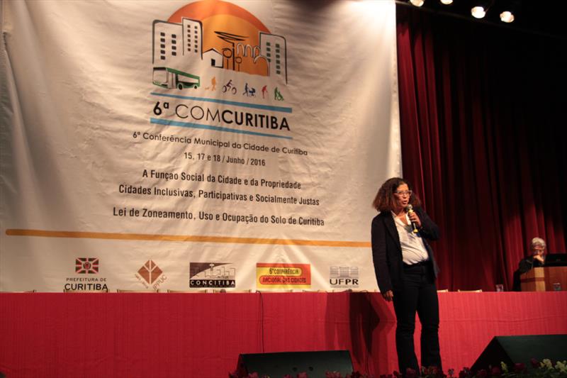 Teve início na noite desta quarta-feira (15), a 6ª Conferência da Cidade de Curitiba (6ª COMCURITIBA), realizada pelo Instituto de Pesquisa e Planejamento Urbano de Curitiba (Ippuc) e coordenada pelo Conselho da Cidade de Curitiba (Concitiba).
Foto: Lucilia Guimarães/IPPUC