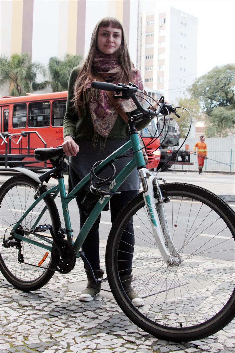 A extensão da estrutura cicloviária de Curitiba já aumentou 71,4% desde 2013 e deve dobrar até o fim deste ano. 
 - Na imagem, Giulia Amandit.
Foto: Lucilia Guimarães/IPPUC