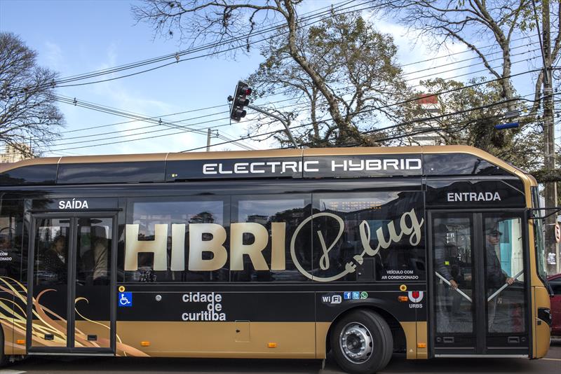 A partir do dia 18 de julho, a linha Juvevê/Água Verde passará a contar com o primeiro ônibus híbrido elétrico com tecnologia plug in a entrar em operação na América Latina.
Curitiba, 29/06/2017 - 
Foto: Maurilio Cheli/SMCS