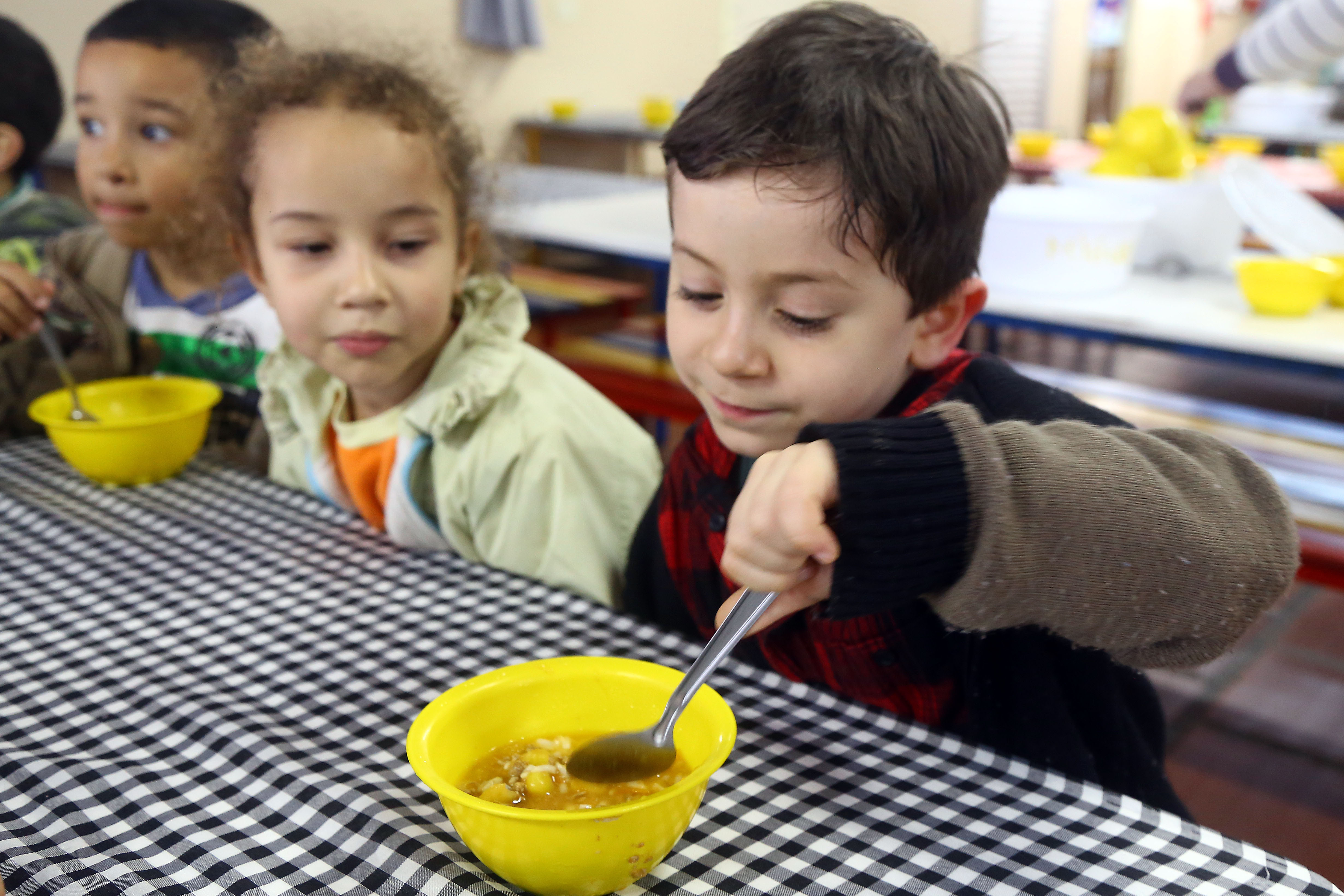 Atendimento a estudantes com restrições alimentares