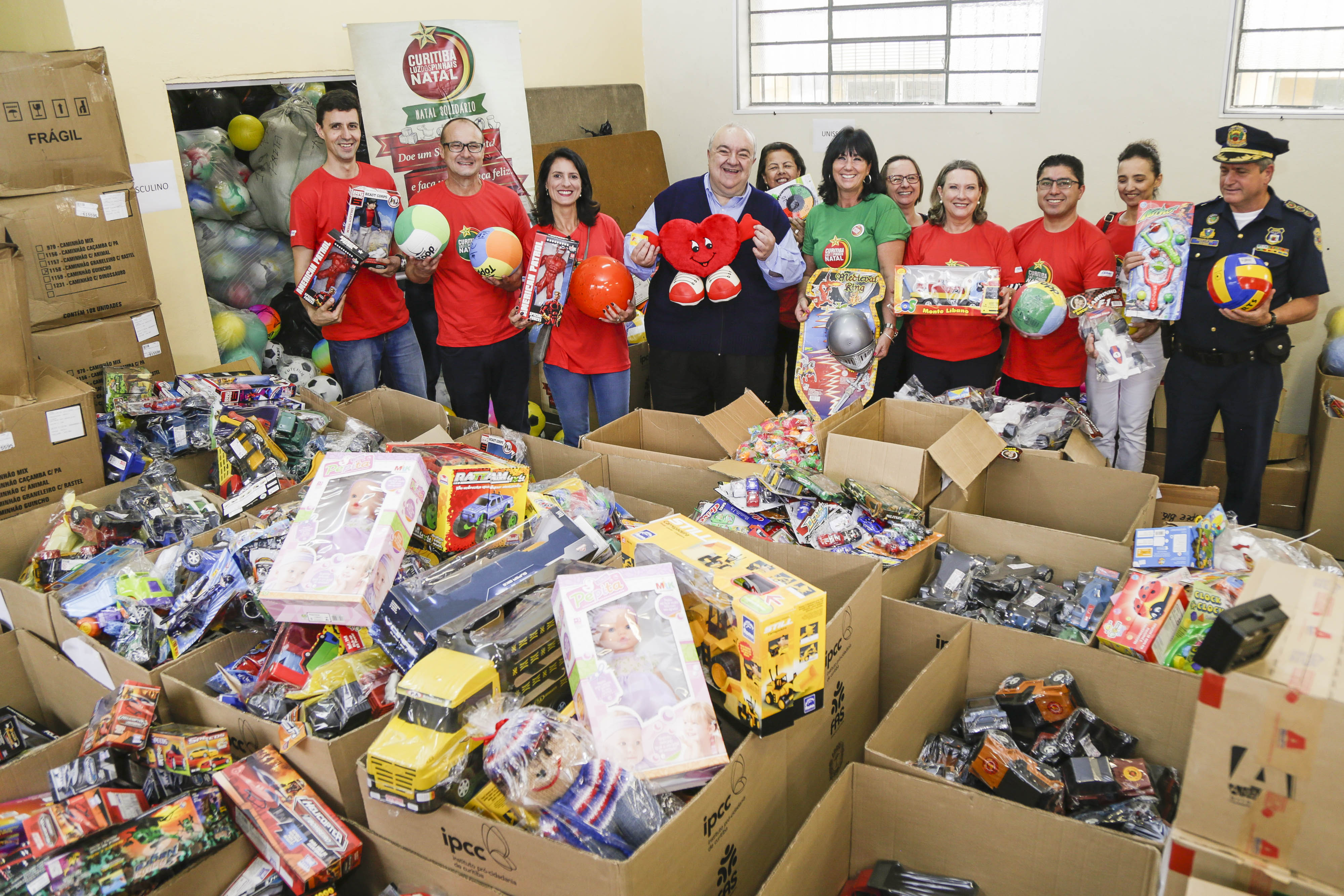 Empresário olimpiense promove arrecadação de brinquedos e alimentos para  serem doados neste natal - Voz Olimpiense