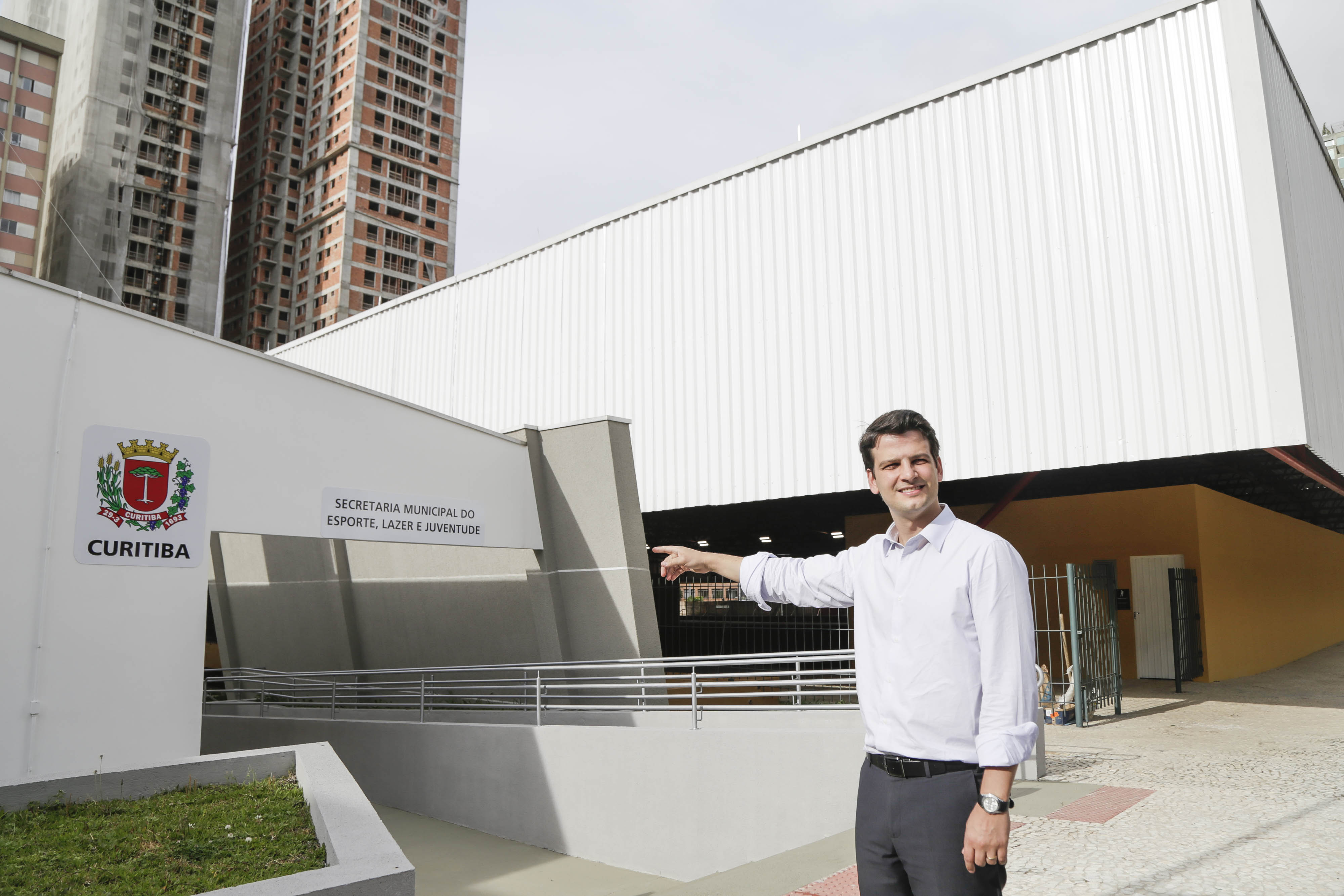 Pimentel vistoria obras do Centro de Esportes Dirceu Graeser - Prefeitura  de Curitiba
