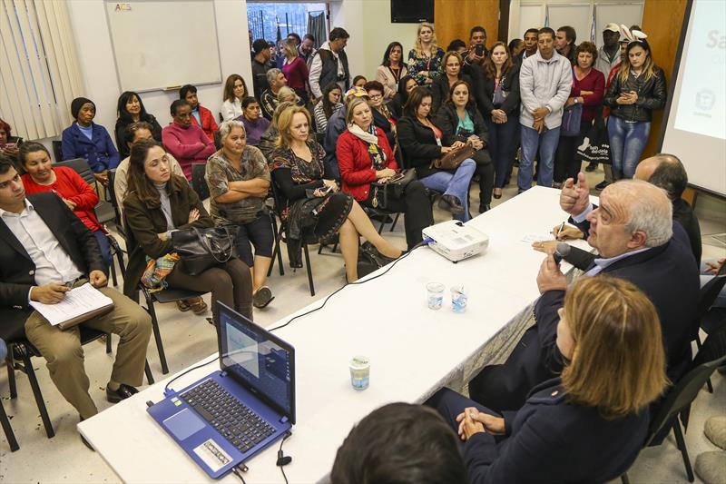 Prefeito Rafael Greca e o secretário municipal da Saúde, João Carlos Baracho, lançam o projeto-piloto do aplicativo Saúde Já Curitiba, na Unidade de Saúde Parolin. Curitiba, 12/04/2017. Foto: Pedro Ribas/SMCS