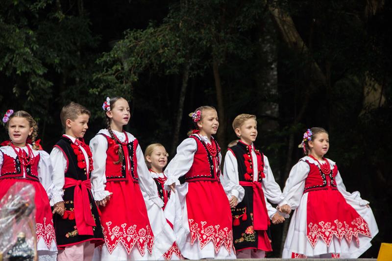 	Poloneses e ucranianos celebram a Páscoa nos parques de Curitiba.
Foto:Isabela:Mayer/SMCS
