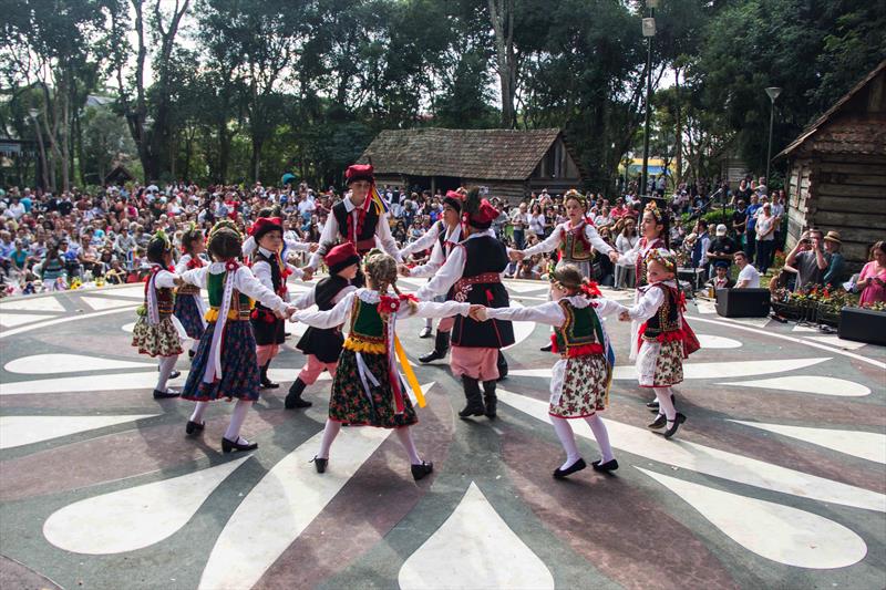	Poloneses e ucranianos celebram a Páscoa nos parques de Curitiba.
Foto:Isabela:Mayer/SMCS