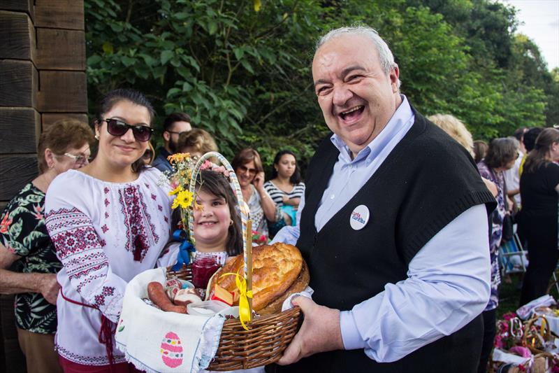 	Poloneses e ucranianos celebram a Páscoa nos parques de Curitiba.
-Na imagem Rafael Greca participa do evento
Foto:Isabela:Mayer/SMCS