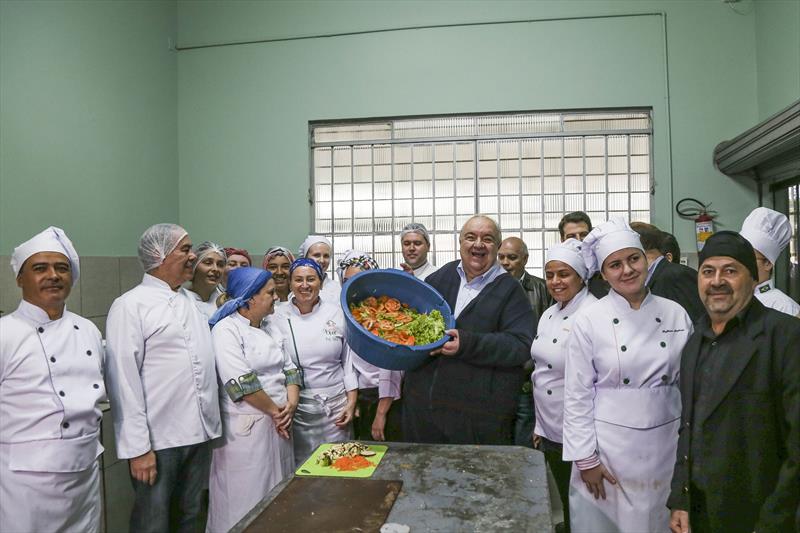 Prefeito Rafael Greca durante visita ao Ceasa, na Regional Pinheirinho. Curitiba, 05/05/2017. Foto: Pedro Ribas/SMCS