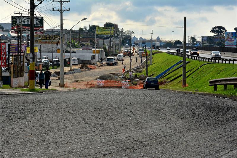 As obras de pavimentação e alargamento da marginal da BR-277, no bairro Uberaba, entraram na fase final.
Curitiba, 31/05/2017.
Foto: Levy Ferreira/SMCS 

