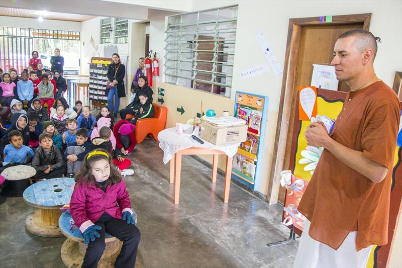 Estudantes do Mossunguê conhecem o mantra Hare Krishna - Prefeitura de  Curitiba