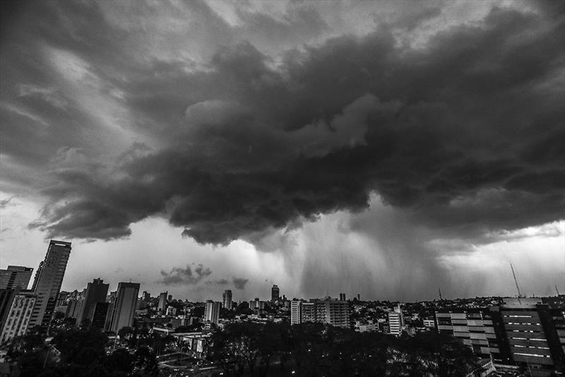 Pucpr O Clima Em Curitiba é Caracterizado Pelas Altas Variações