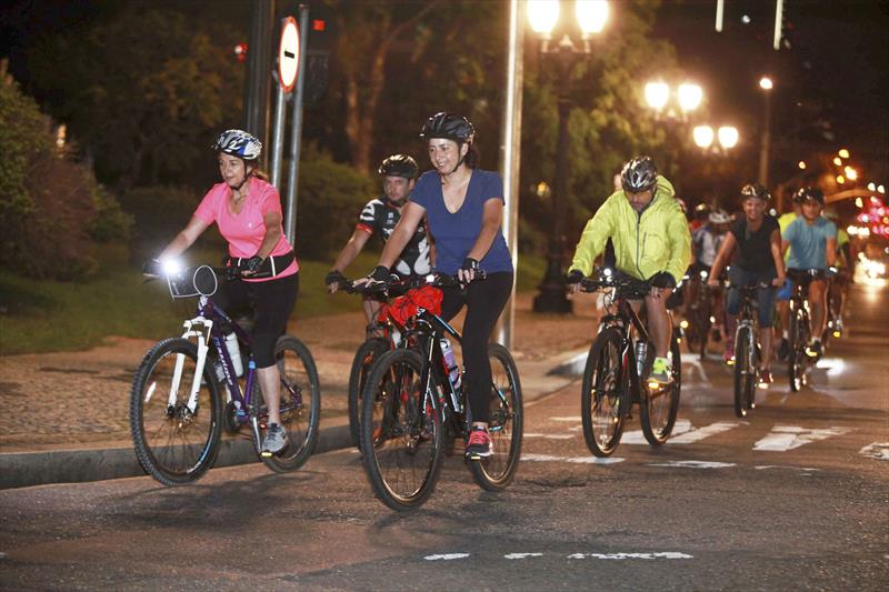 Dia de Prevenção à Osteoporose terá avaliações e passeio de bike na Rua da Cidadania Pinheirinho.
Curitiba, 07/03/2017
Foto:Guilherme Dalla Barba/SMELJ