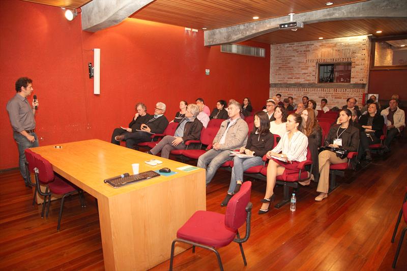 As alternativas para o desenvolvimento da região do Vale do Pinhão foram discutidas na 45ª Reunião Ordinária do Conselho da Cidade (Concitiba), realizada no Instituto de Pesquisa e Planejamento Urbano de Curitiba (Ippuc).
Curitiba, 26/10/2017
Foto:Ari Dias/IPPUC