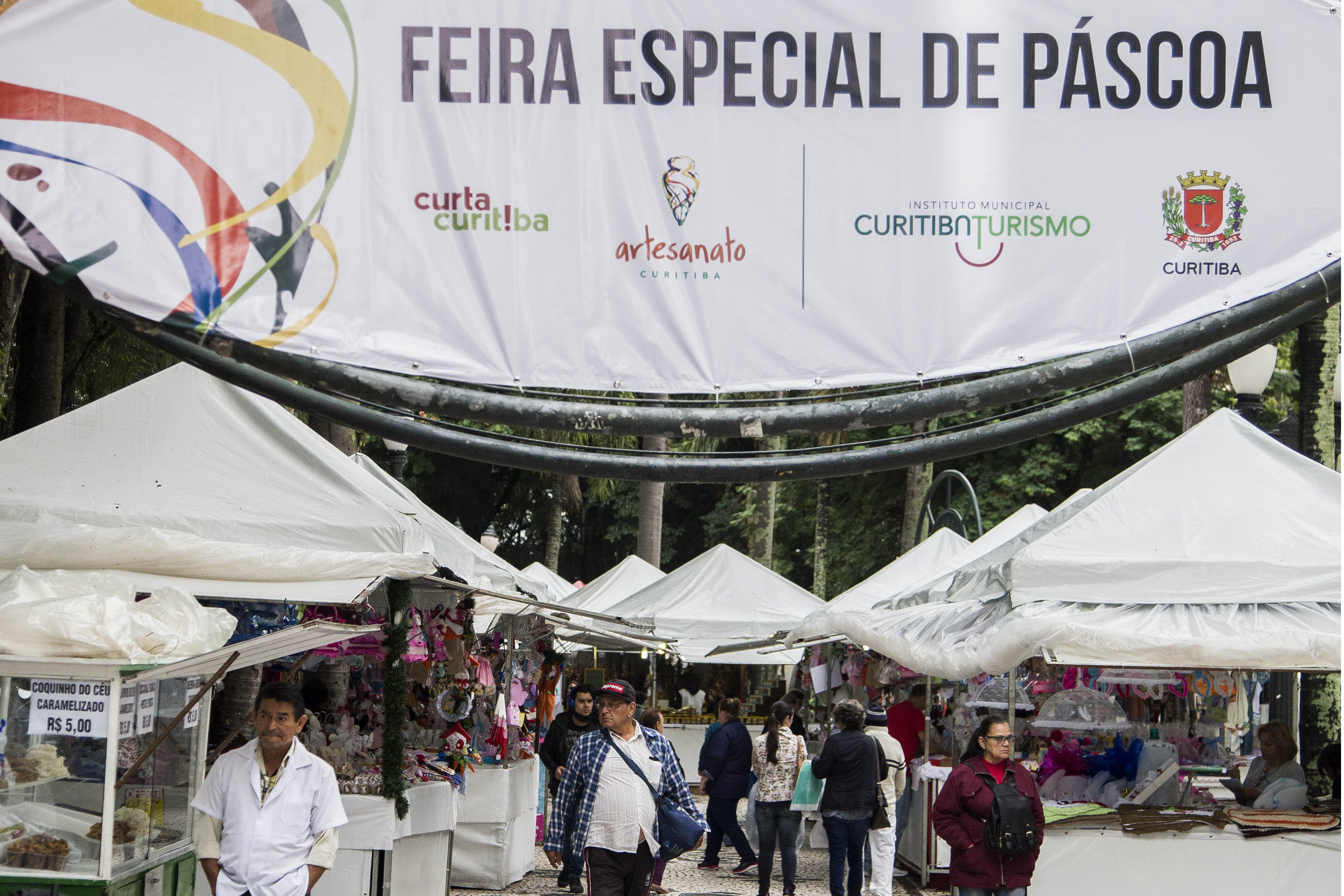 Feira de Páscoa começa nesta quarta (29) nas praças Osório e Santos Andrade  - RIC Mais