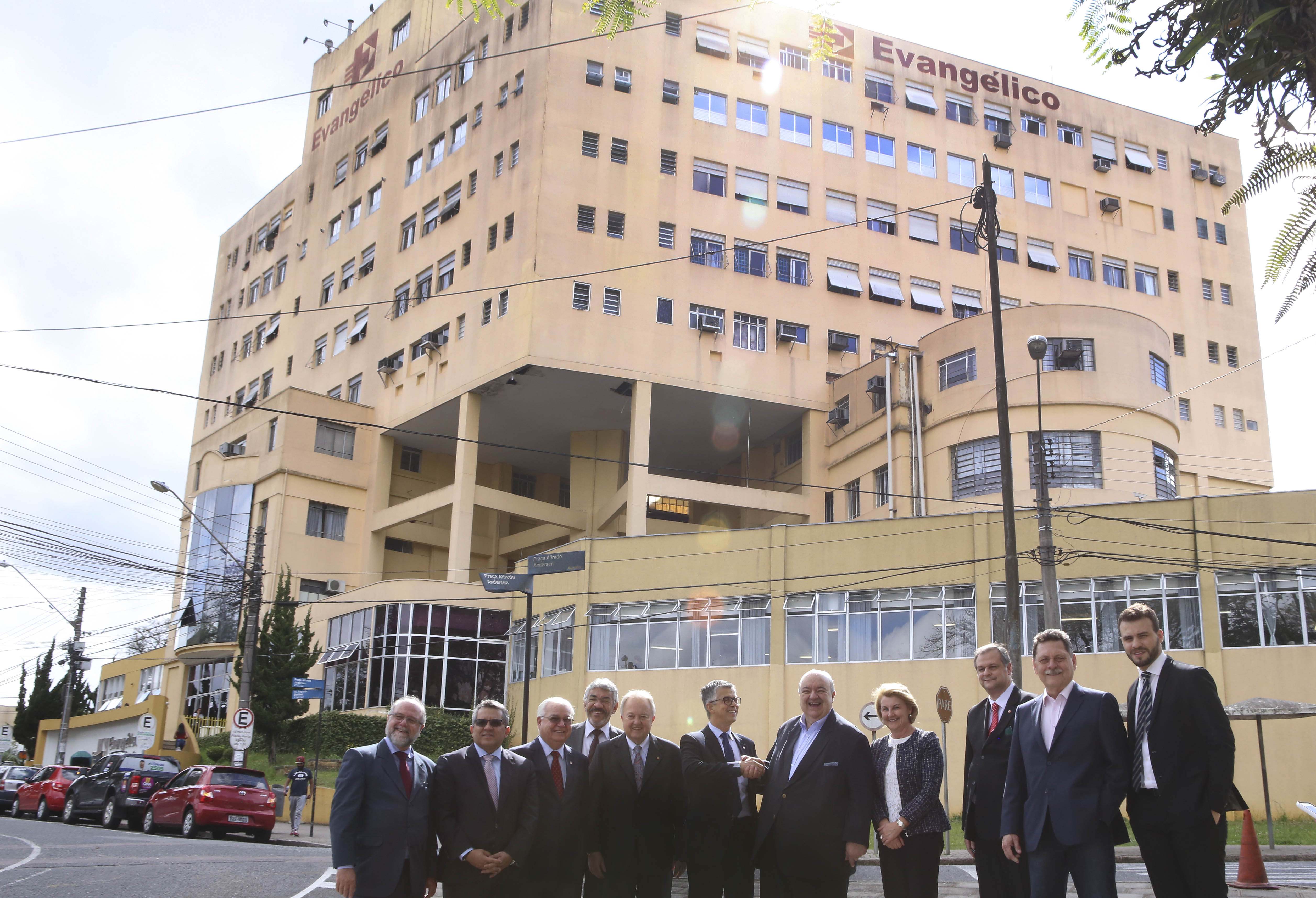 Prefeitura de Curitiba firma contrato com Hospital Evangélico