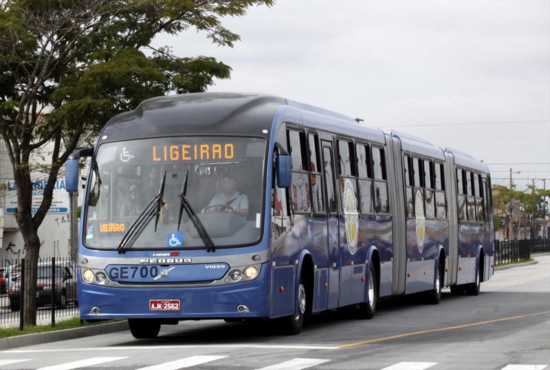 em 2011 entra em operação ônibus Biarticulado  biocombustível ligeirão linha praça Carlos Gomes - terminal do Boqueirão.
-Na imagem, ônibus ligeirão.
Foto: Cesar Brustolin/SMCS (arquivo)