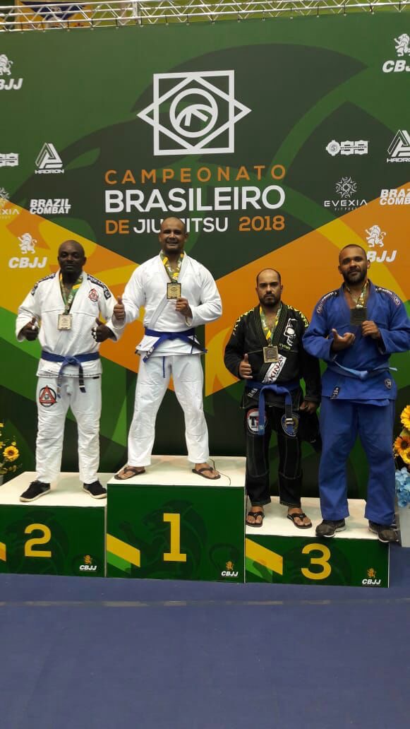 O guarda municipal Vagner de Oliveira Benedito acaba de se tornar campeão brasileiro de jiu-jitsu na categoria 94-101 quilos.
Barueri (SP)
Foto:Divulgação