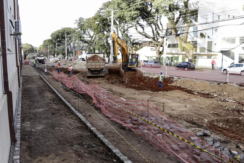 Obra de pavimentação e alargamento da rua Getúlio Vargas.
Curitiba, 19/06/2018.
Foto: Luiz Costa/ SMCS