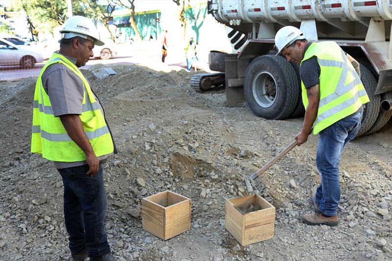 Laboratório da Secretaria de Obras faz controle de qualidade das obras de pavimentação.
Curitiba, 19/07/2018 - 
Foto: Luiz Costa /SMCS
